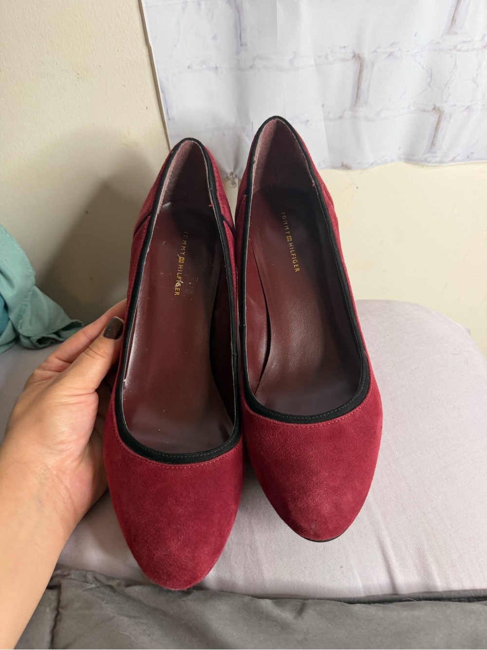 Tommy Hilfiger Burgundy Heel Pumps with Gold Accent Design - Picture 2 of 8